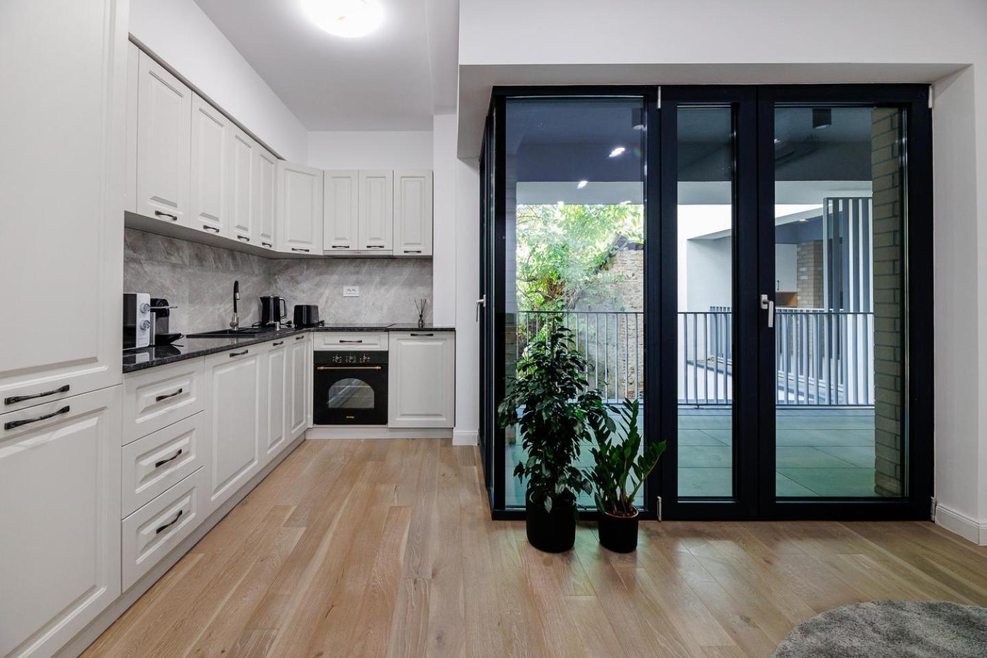 The Corner Luxe Apartment Bucharest Exterior photo
